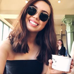 Round Ray Ban Gold-rimmed glasses